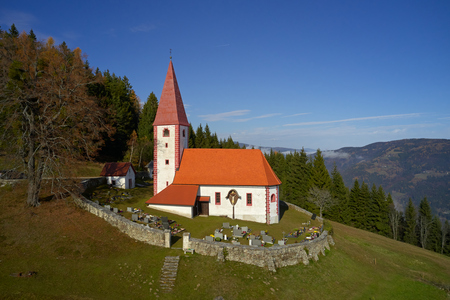 Pernice cerkev iz zraka 34